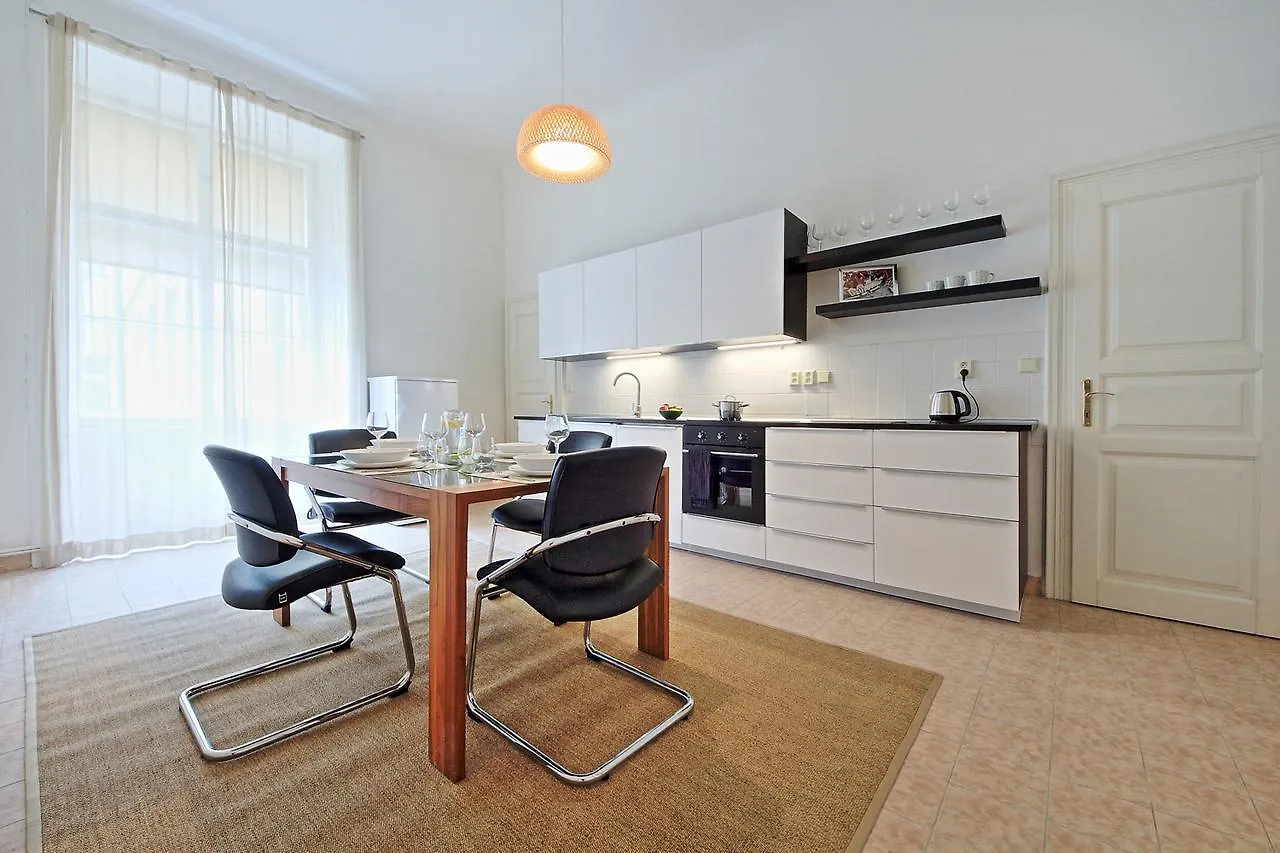 Louvre Apartment location