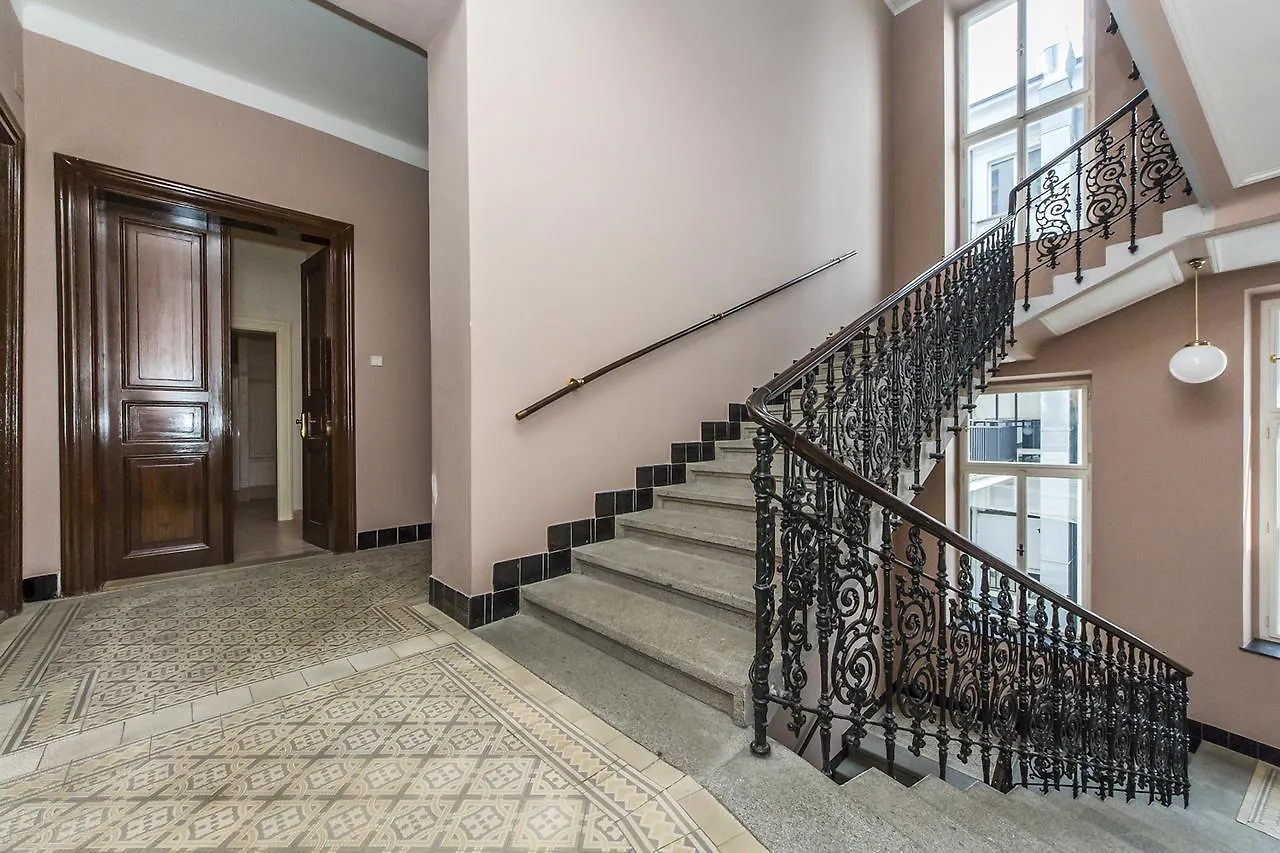 Louvre Apartment プラハ