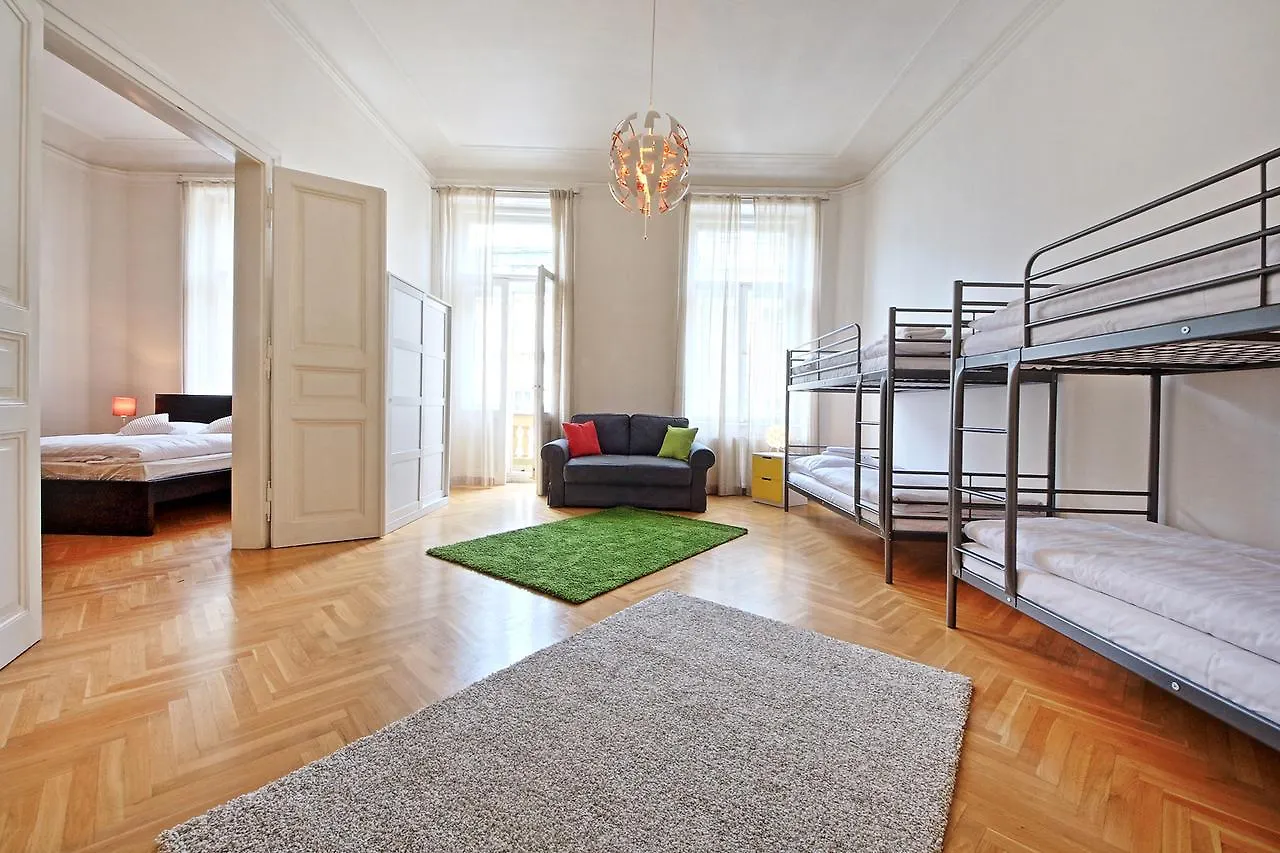 Louvre Apartment プラハ